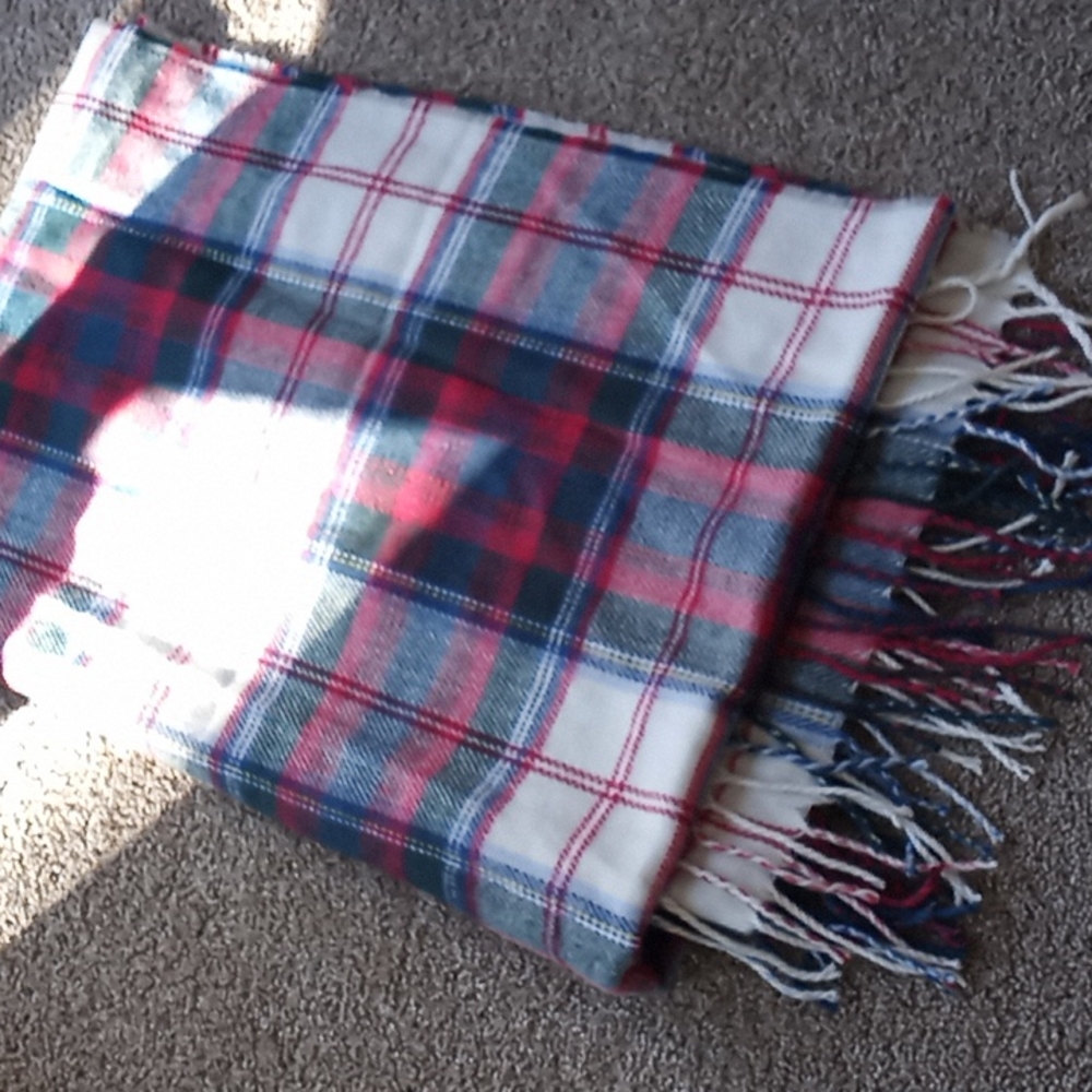 Eddie Bauer womans scarf